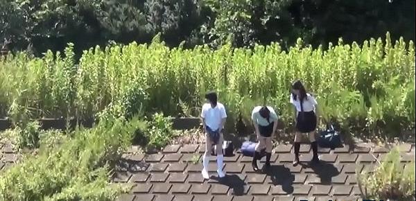  Naughty japanese students urinating